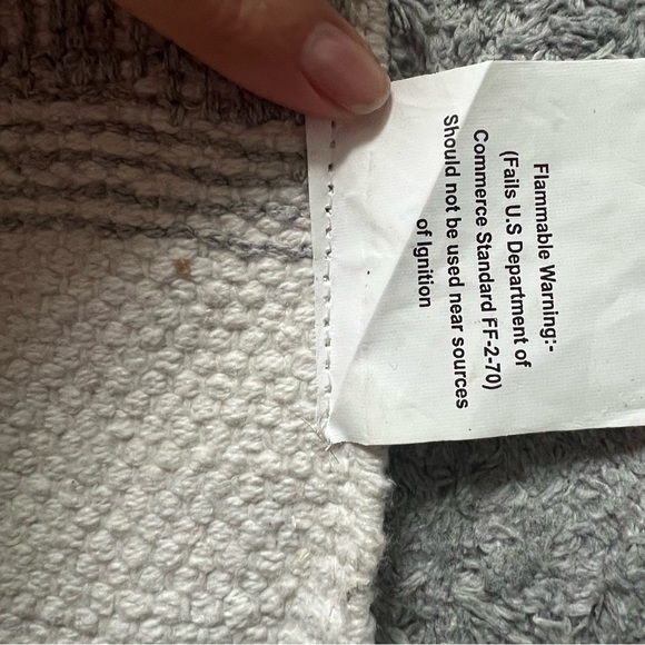 Rug/ grey/ white 3x5 light weight - Picture 2 of 4